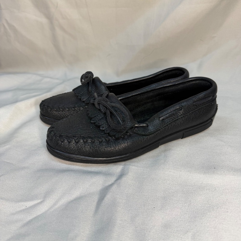 Minnetonka Kilty Black Pebbled Leather Moccasin Loafers with Fringe and Bow